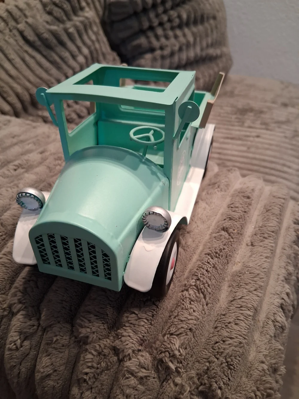 Farmhpuse Spritz Easter Truck